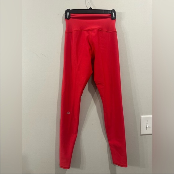 ALO Yoga Matching Set in Red Hot Summer - Picture 11 of 11